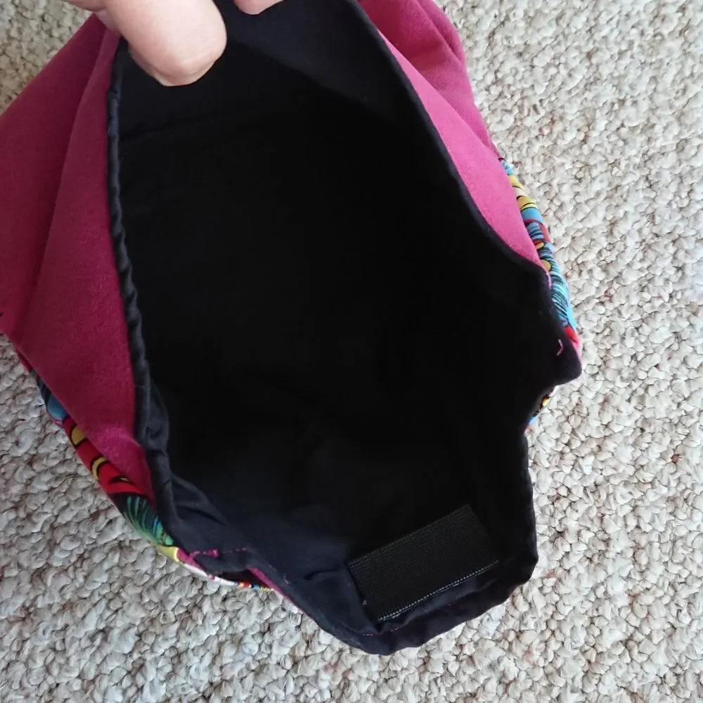 Superwoman bow clutch in Magenta